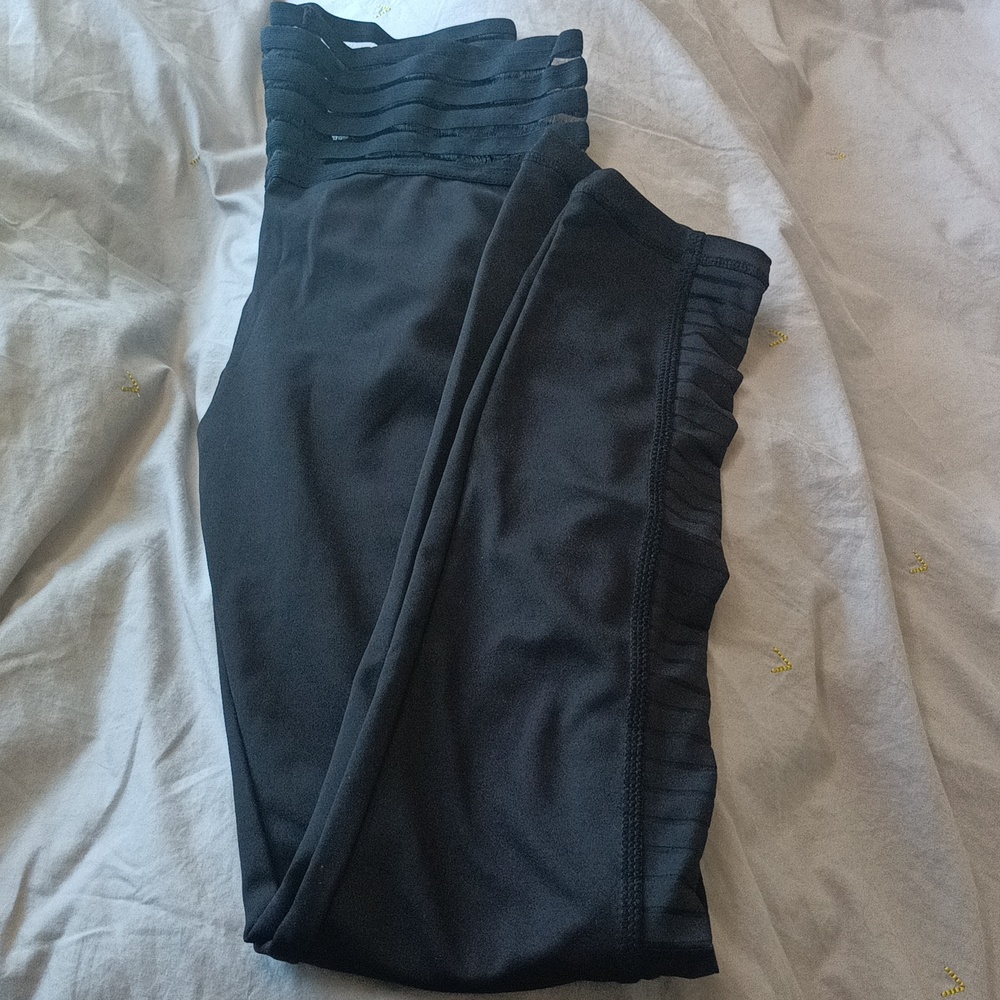 Leggings with Butt Lift Crunch and see through strip and down leg